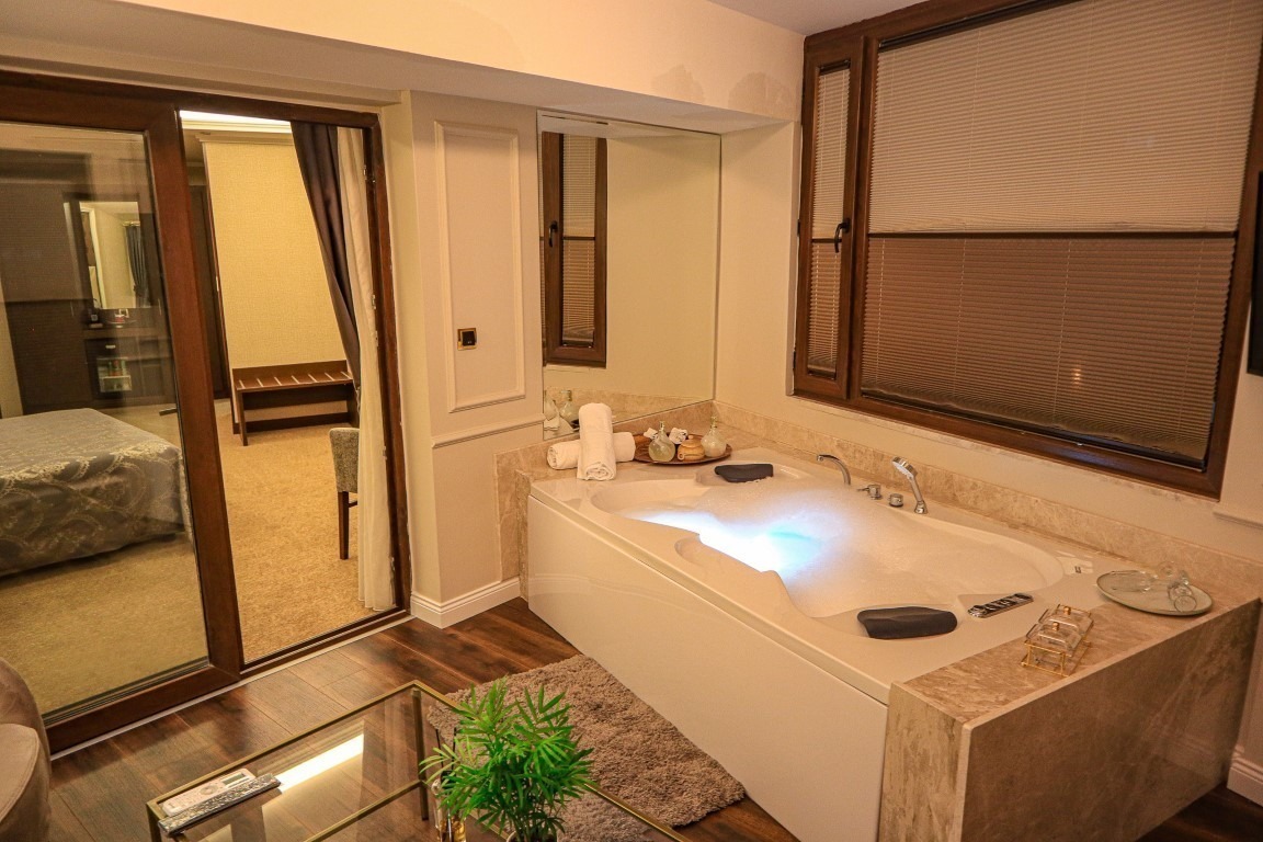 Jakuzili Suit Oda - 3